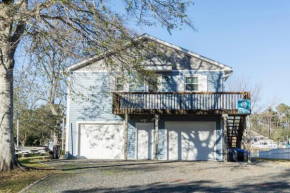 Blue Fish Shack by Oak Island Accommodations